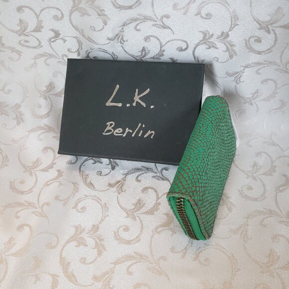 L. K. Berlin Genuine leather Green apple Python Snakeskin design card holder - Picture 4 of 8